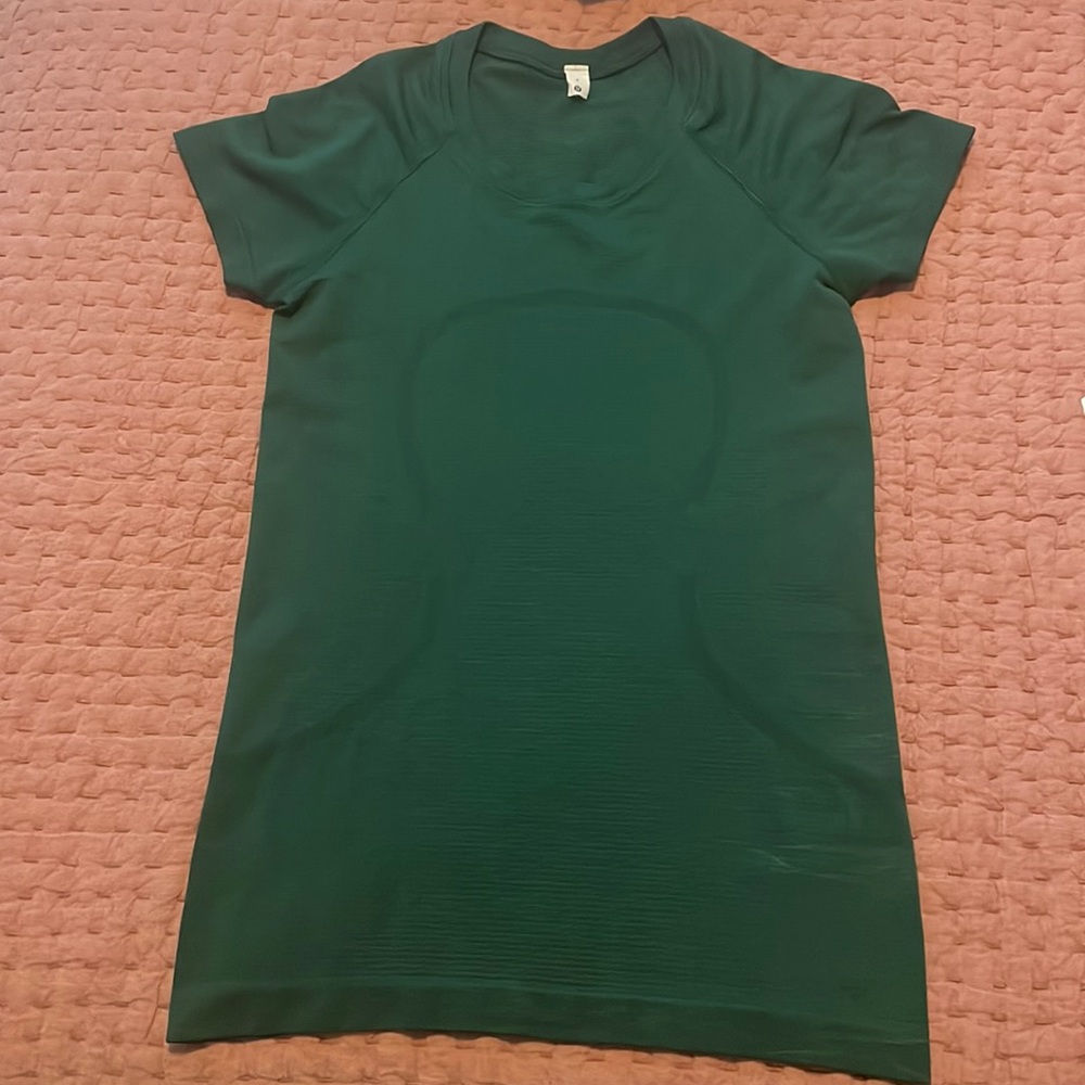 Evergreen Lululemon Swiftly Tech 2.0 Shirt